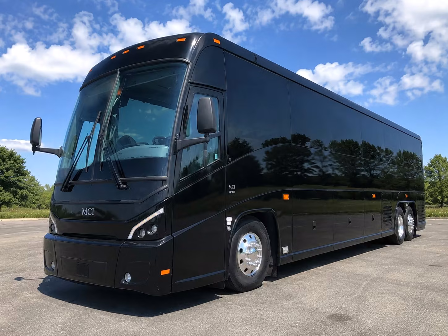 field trip bus rentals to worlds of fun and kansas city attractions