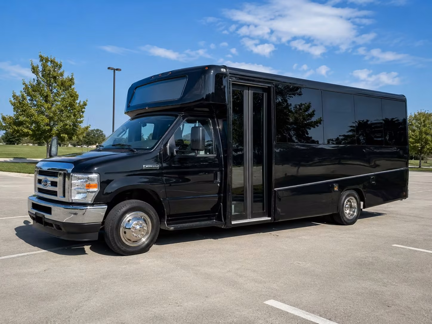 independence 15 passenger minibus rental