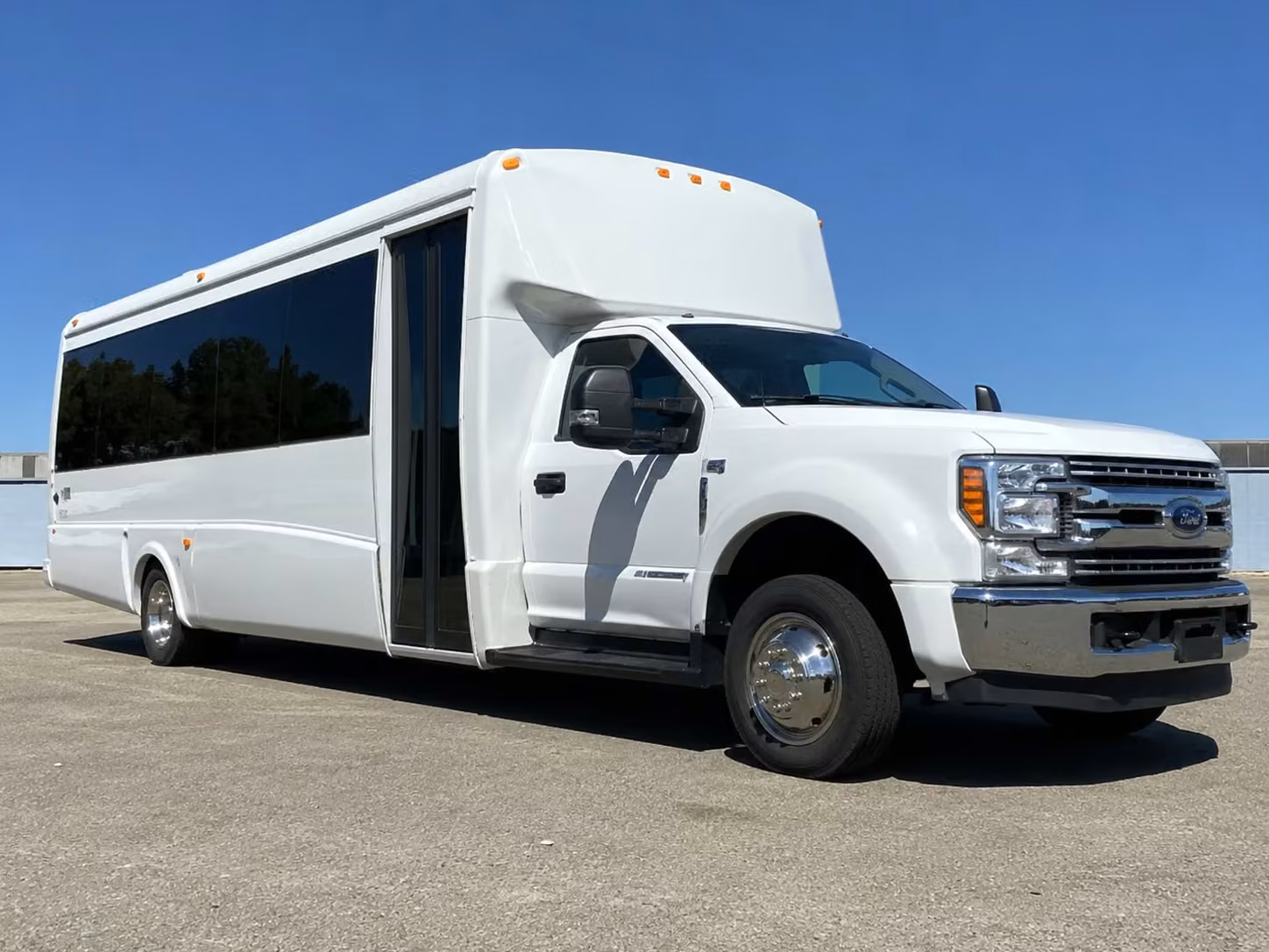 independence 20 passenger minibus rental