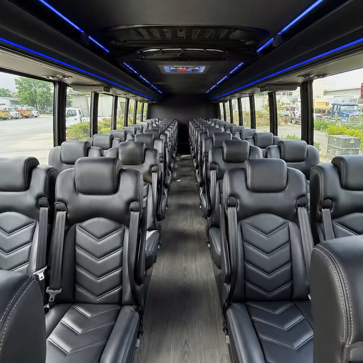 independence 28 passenger minibus rental